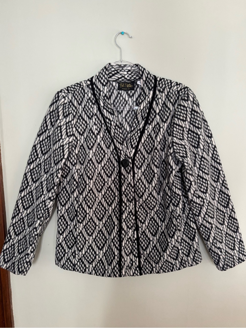 Bob Mackie Wearable Art Women’s Medium Fleece Jacket Black White Diamond Geometr